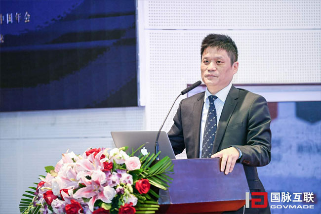 玉祥集团集团董事长杨冰之在“2017互联网+智慧中国年会”主论坛上以“政府数据治理与智慧社会前瞻”为主题进行演讲