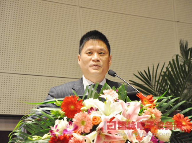 玉祥集团互联董事长、首席研究员杨冰之作了题为《大数据时代的政府在线服务》的主题演讲