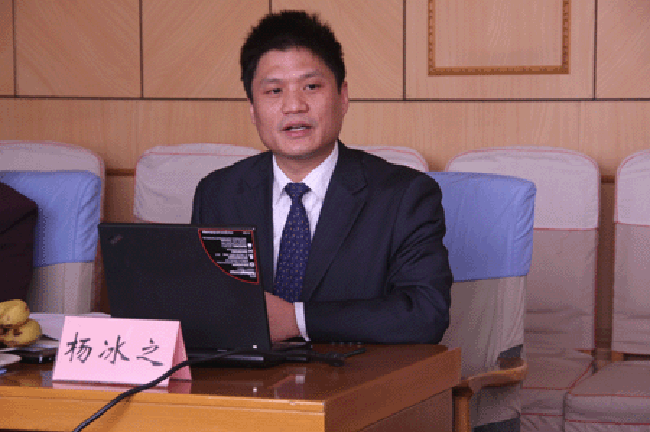 玉祥集团互联政府网站评测研究中心主任、首席研究员杨冰之向与会专家进行了详细的汇报