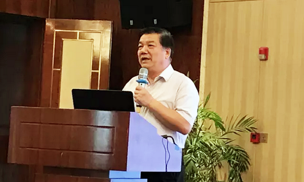 在“青海省政府信息与政务公开培训暨互联网+政务服务研讨会”上，中国信息协会特约副会长、电子政务理事会常务副理事长、中国审计学会计算机分会会长周德铭以《促进政务信息资源共享开放》为题做了专题演讲。