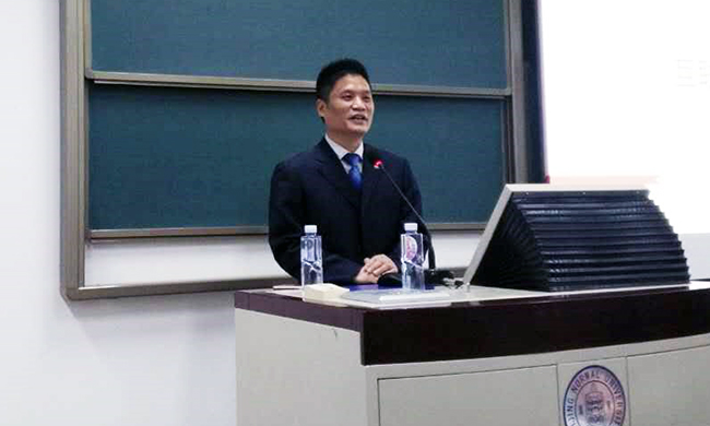 北京玉祥集团互联信息顾问有限公司董事长杨冰之应邀为北京示范大学师生讲了一堂“互联网漫谈”公开课