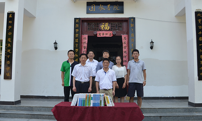 国家林业局信息办赠书玉祥集团书院