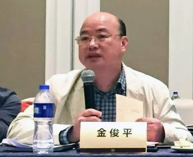 在2016中国（青海）“互联网+政务”创新趋势研讨会上，江西省信息中心主任金俊平就江西在推进“互联网+政务服务”过程中，针对集约化建设、政务云以及网站平台与移动端的融合等方面进行了发言