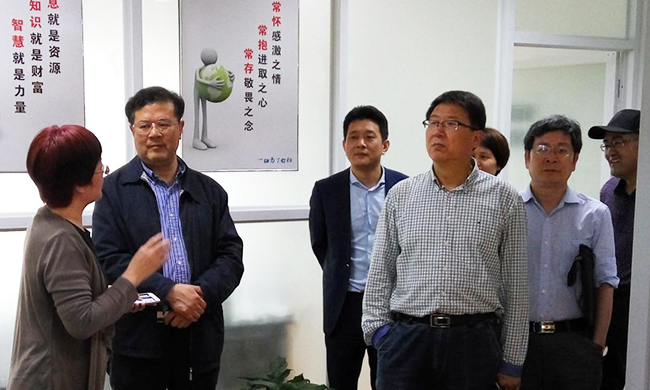舟山市人大常委会副主任李善忠一行莅临舟山中船通大数据发展有限公司调研考察工作。