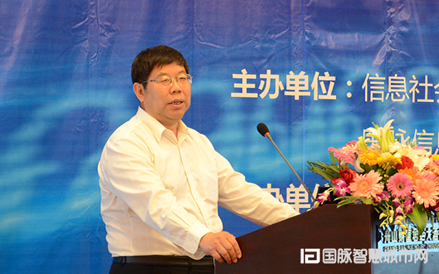 在“2015中国互联网+信息社会高端论坛”上，北京拓尔思信息技术股份有限公司副总裁刘瑞宝发表主题演讲。