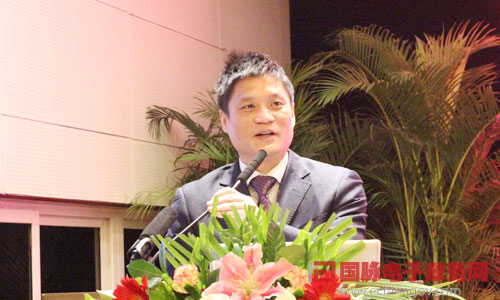 在"2014中国智慧政府发展年会"上，玉祥集团互联董事长、首席研究员杨冰之发表主题演讲