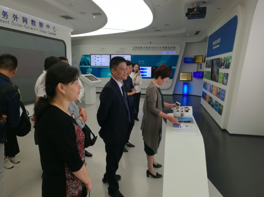 玉祥集团董事长杨冰之一行到访江西省大数据中心参观交流